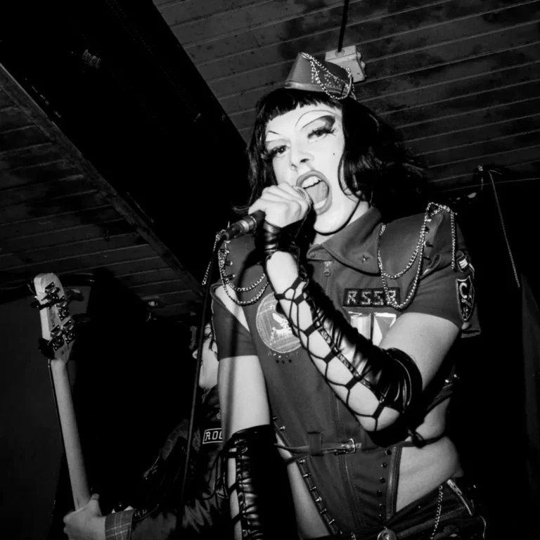 Flasheando el show de @ruinosas pisando fuerte una @wurlitzerballroom a reventar y la posterior-2