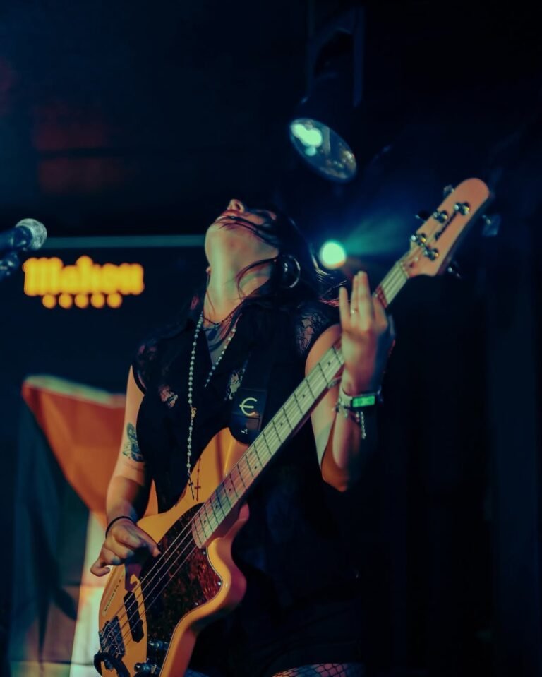 Qué manera de hacer vibrar la @clamoreslive !!!Pedazo de concierto de @somosdogteeth gracias nue-3